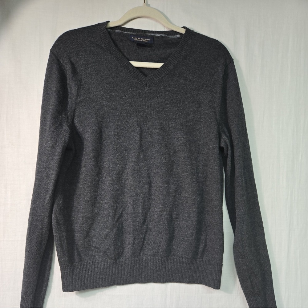 Banana Republic Sweater Women's M Black Extra Fine Merino Wool V Neck Pullover